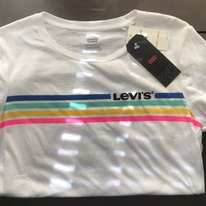 Levi’s graphic tee
